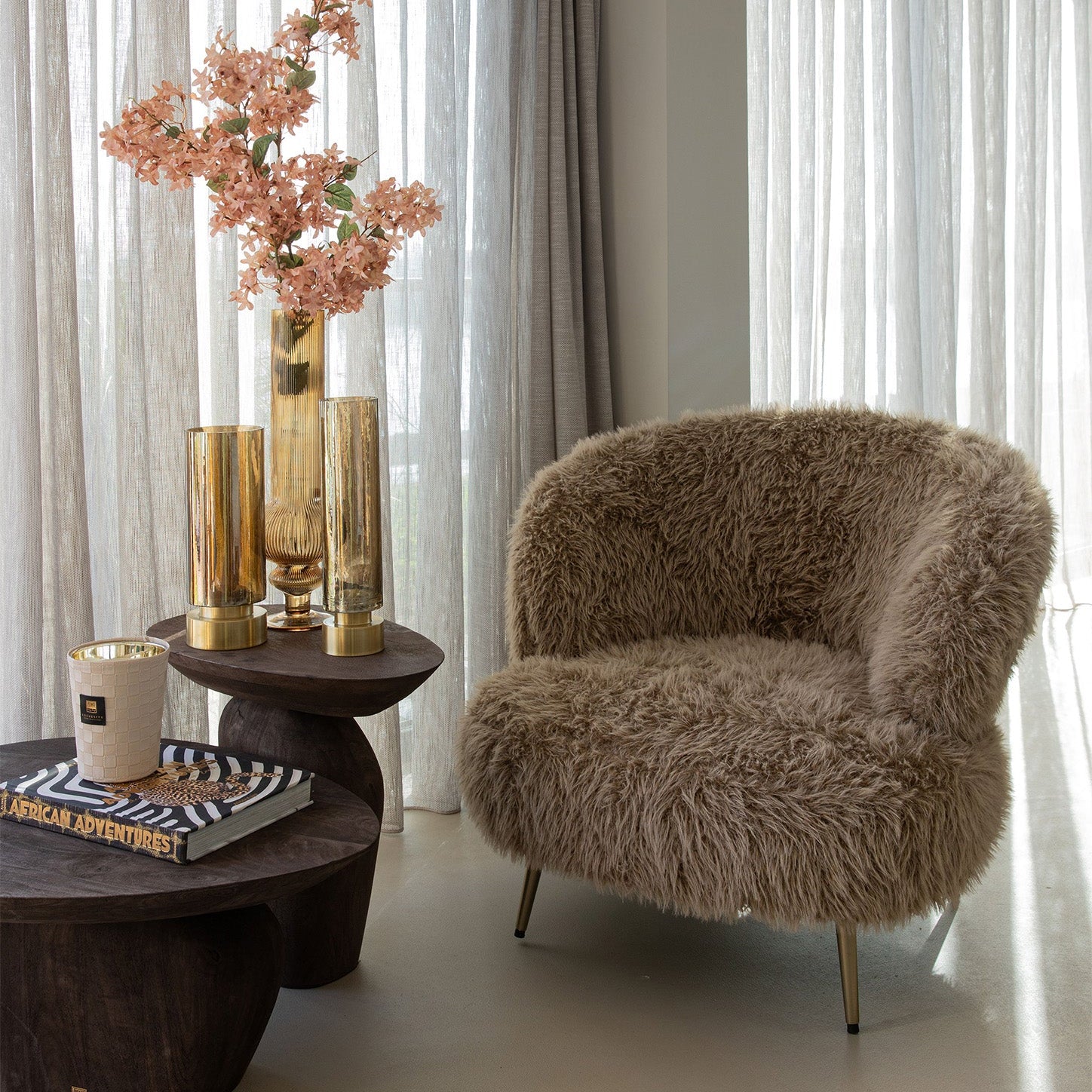 Bruine Franklyn fauteuil van PTMD in een woonkamer als loungestoel