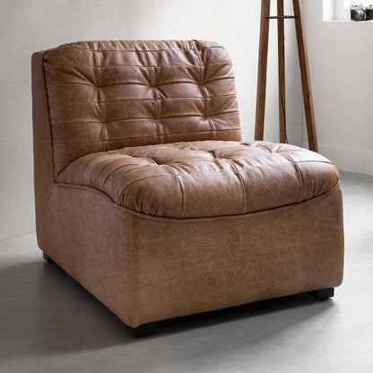 Fauteuil Liberty van MUST Living, schuin zijaanzicht van de leren kuip
