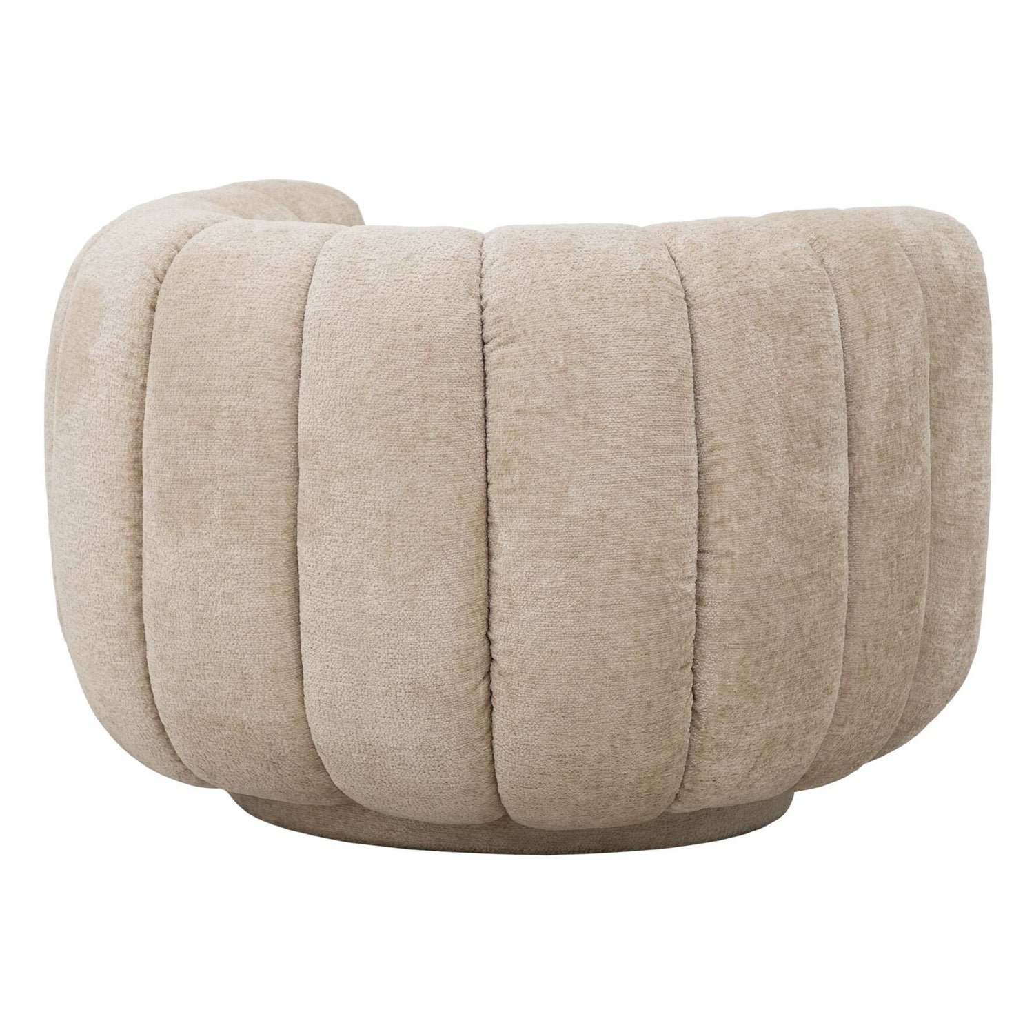 Zijaanzicht van de Mello draaifauteuil in zachte crème stof