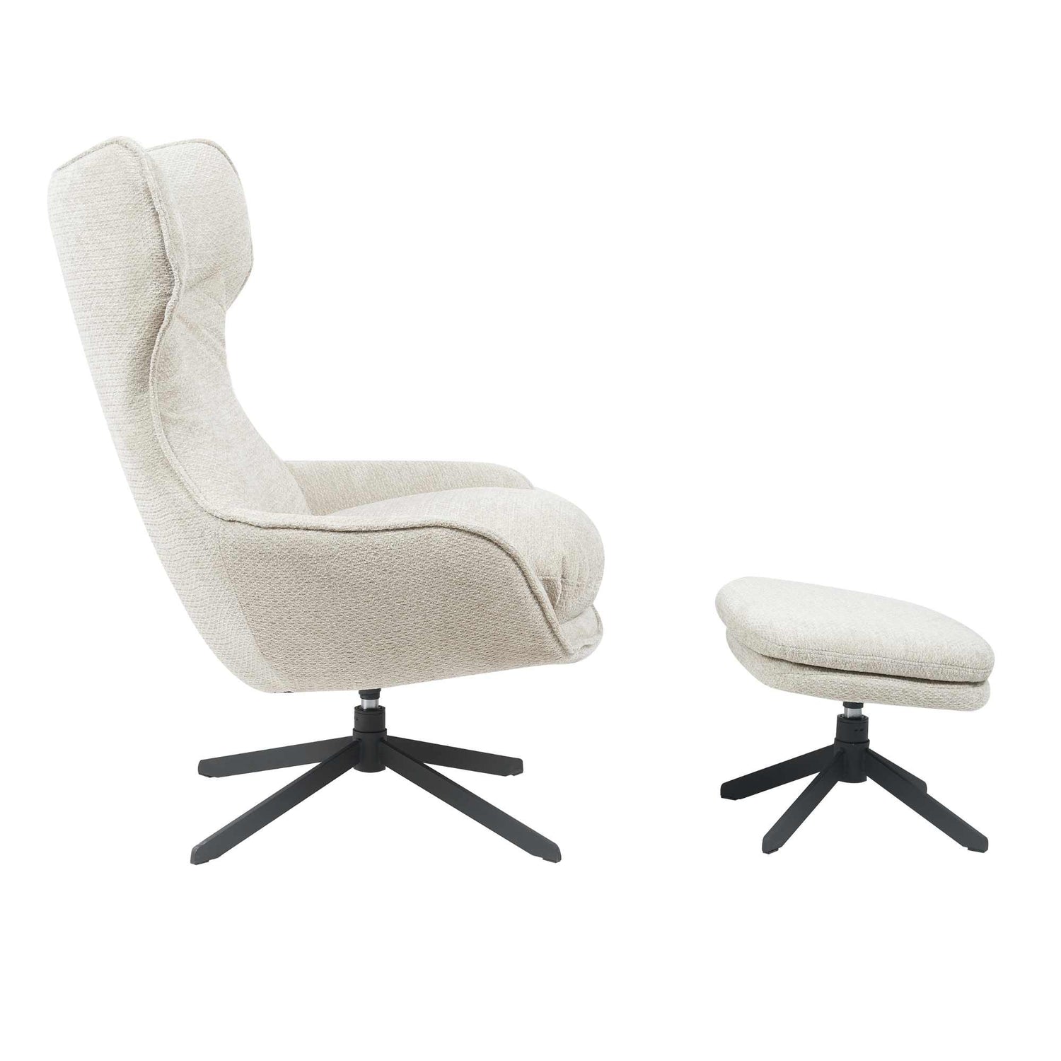 Fauteuil Olivia van Starfurn van achteren gezien, met de ronde rug in taupe bekleding