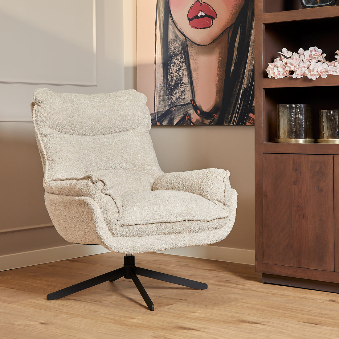 Fauteuil Vera van Starfurn in off white polyester stof op metalen poot
