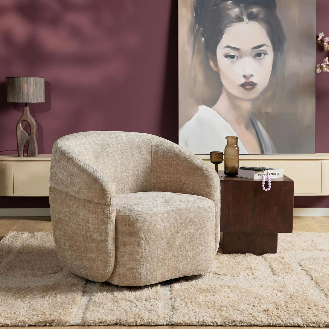 Fauteuil Yara Beige van Starfurn in een neutraal ingerichte kamer bij een grote plant