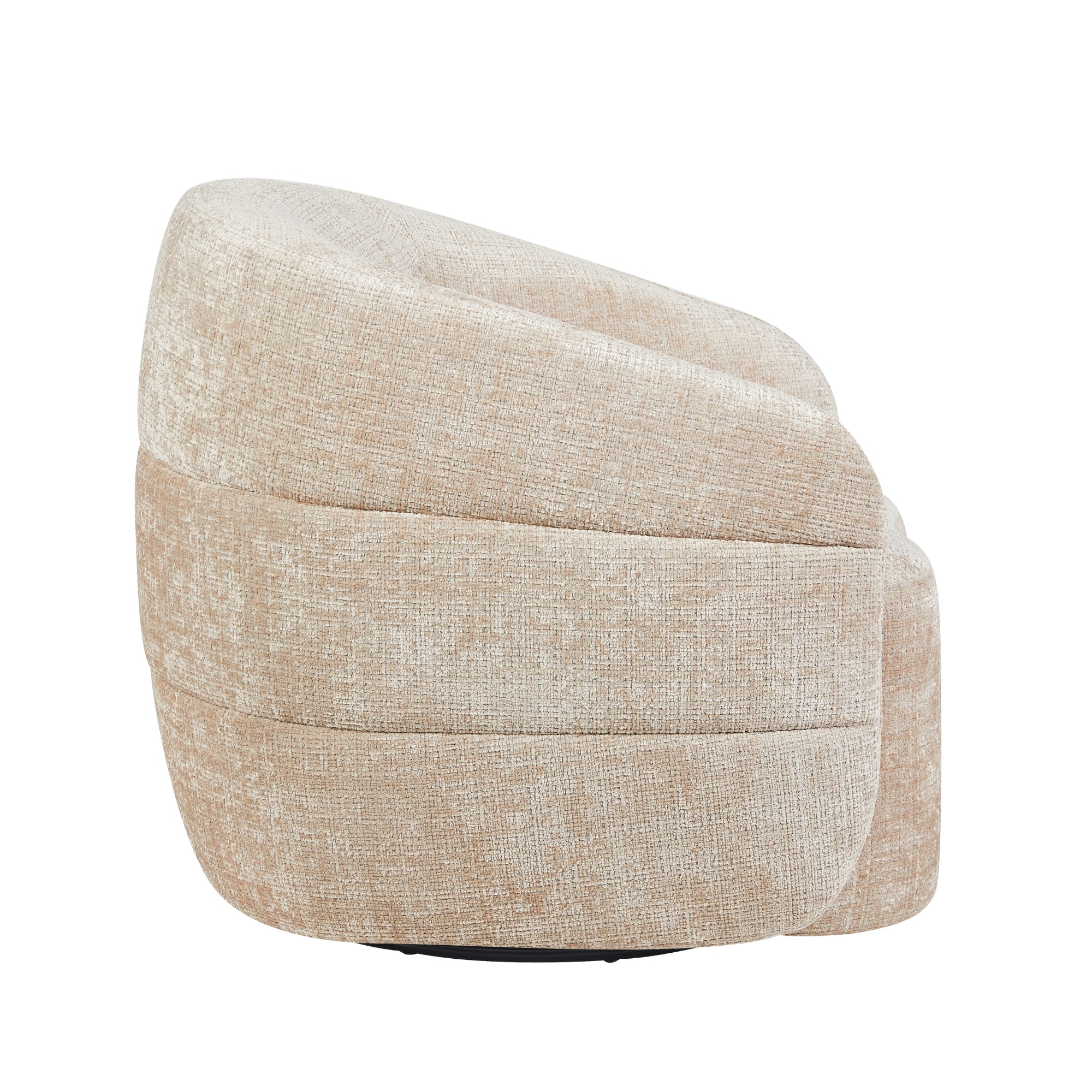 Achterkant van de Fauteuil Yara van Starfurn met de ronde rugleuning in beige meubelstof