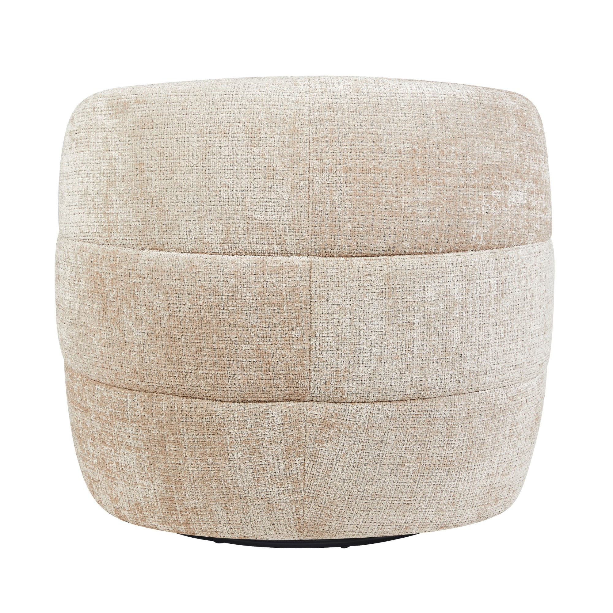 Fauteuil Yara van Starfurn van bovenaf met zicht op de brede zitting en zitdiepte van 56cm