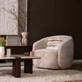 Detail van het draaibare onderstel onder de Fauteuil Yara van Starfurn