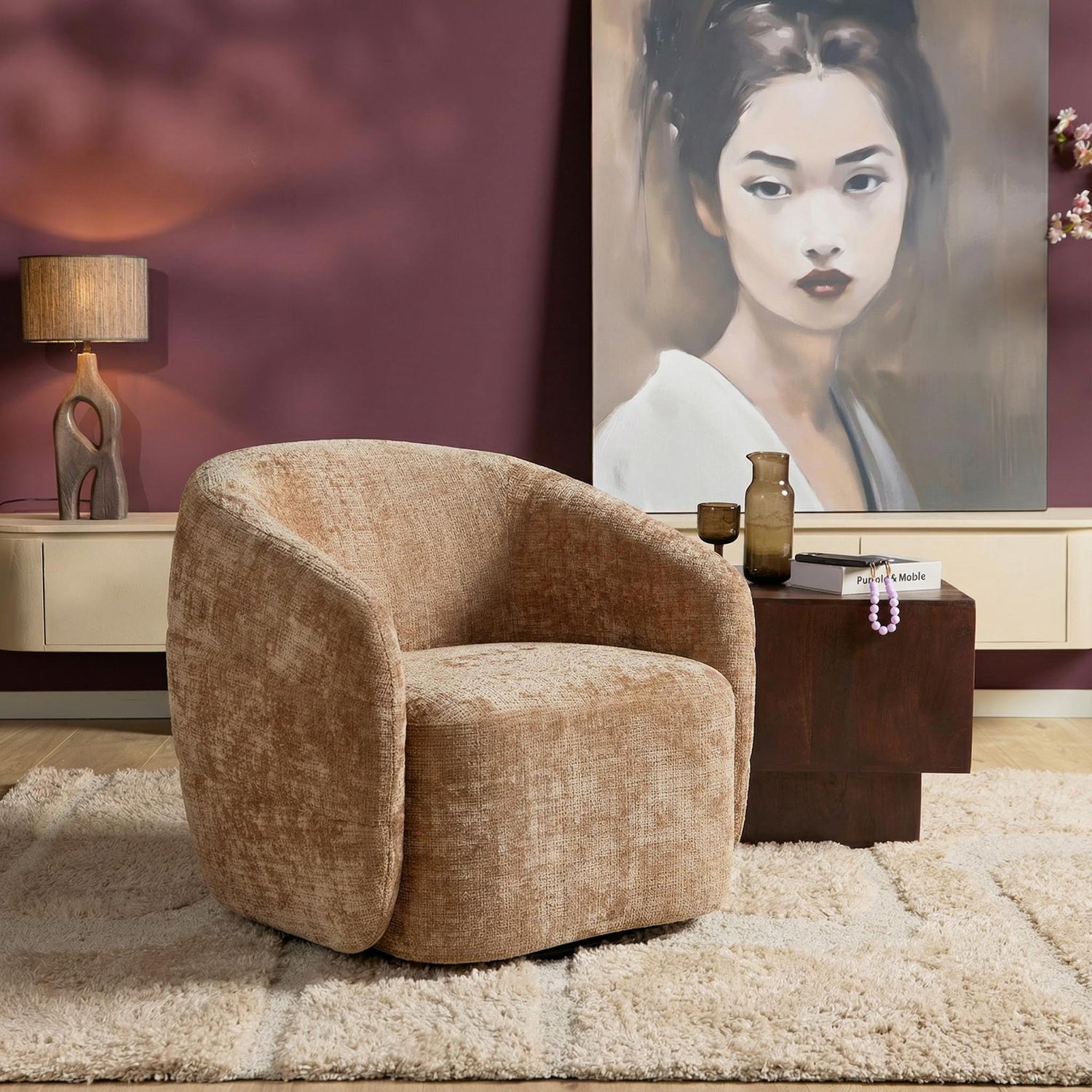 Fauteuil Yara van Starfurn recht van voren met de volle breedte van 82cm in beeld