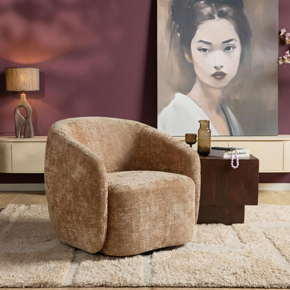Fauteuil Yara van Starfurn recht van voren met de volle breedte van 82cm in beeld
