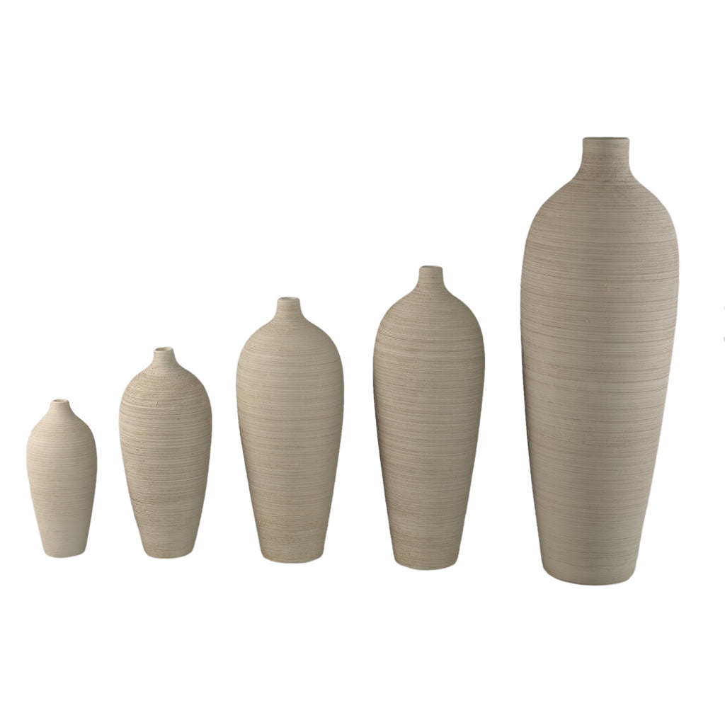 Beige Cavinn vaas van PTMD in detail, matte keramische afwerking van hals en schouder