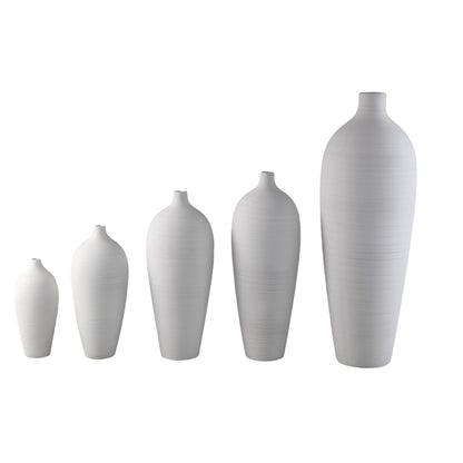 Witte Cavinn vaas van PTMD in detail, matte keramische afwerking van hals en schouder