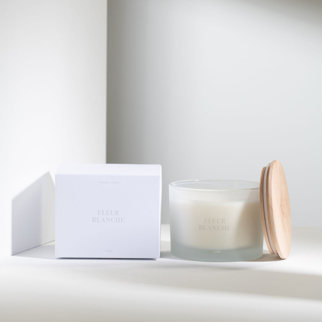 Geurkaars Accords Essentiels Fleur Blanche 28 Uur - Geurkaars - J-Line - livinglovely.nl