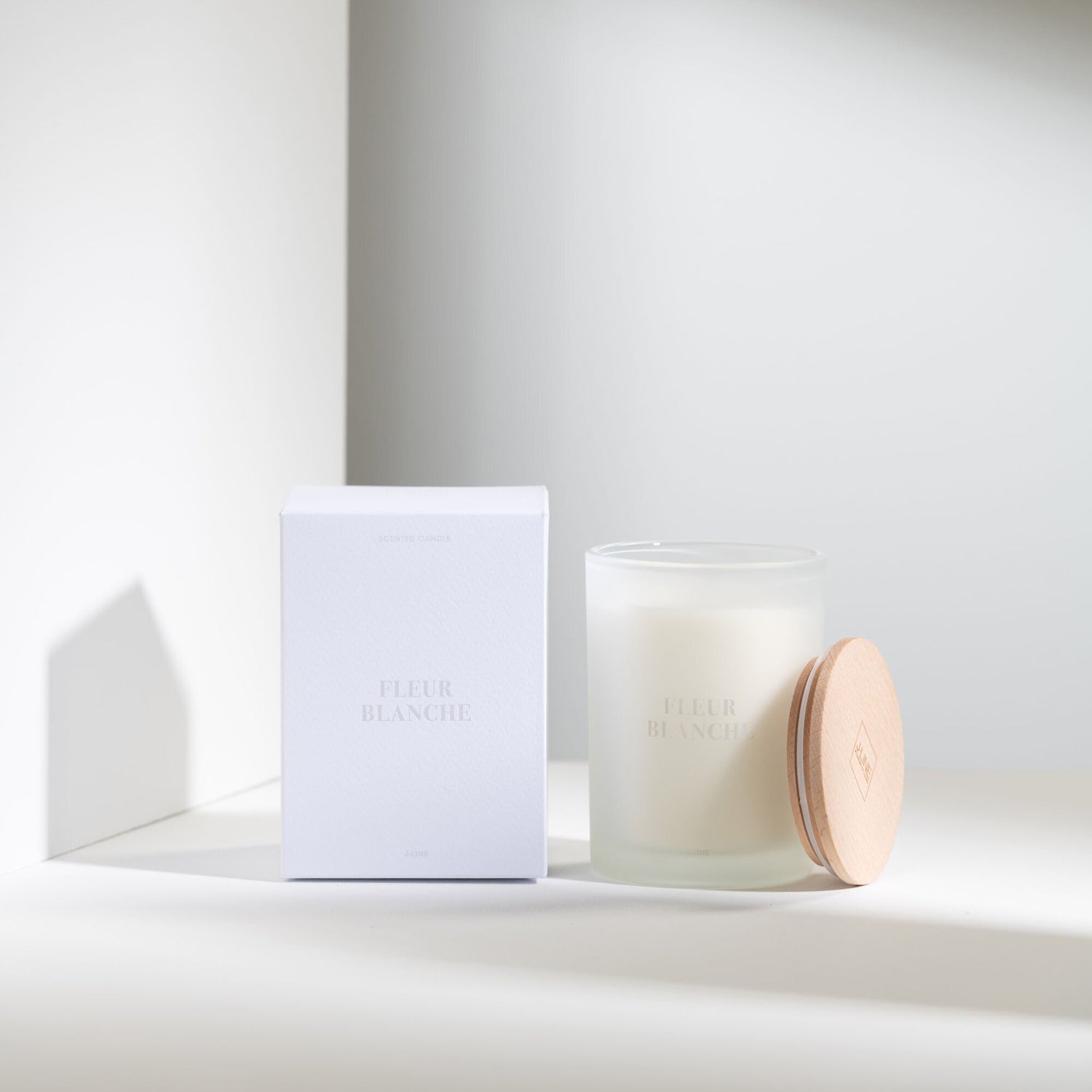 Geurkaars Accords Essentiels Fleur Blanche 38 Uur - Geurkaars - J-Line - livinglovely.nl