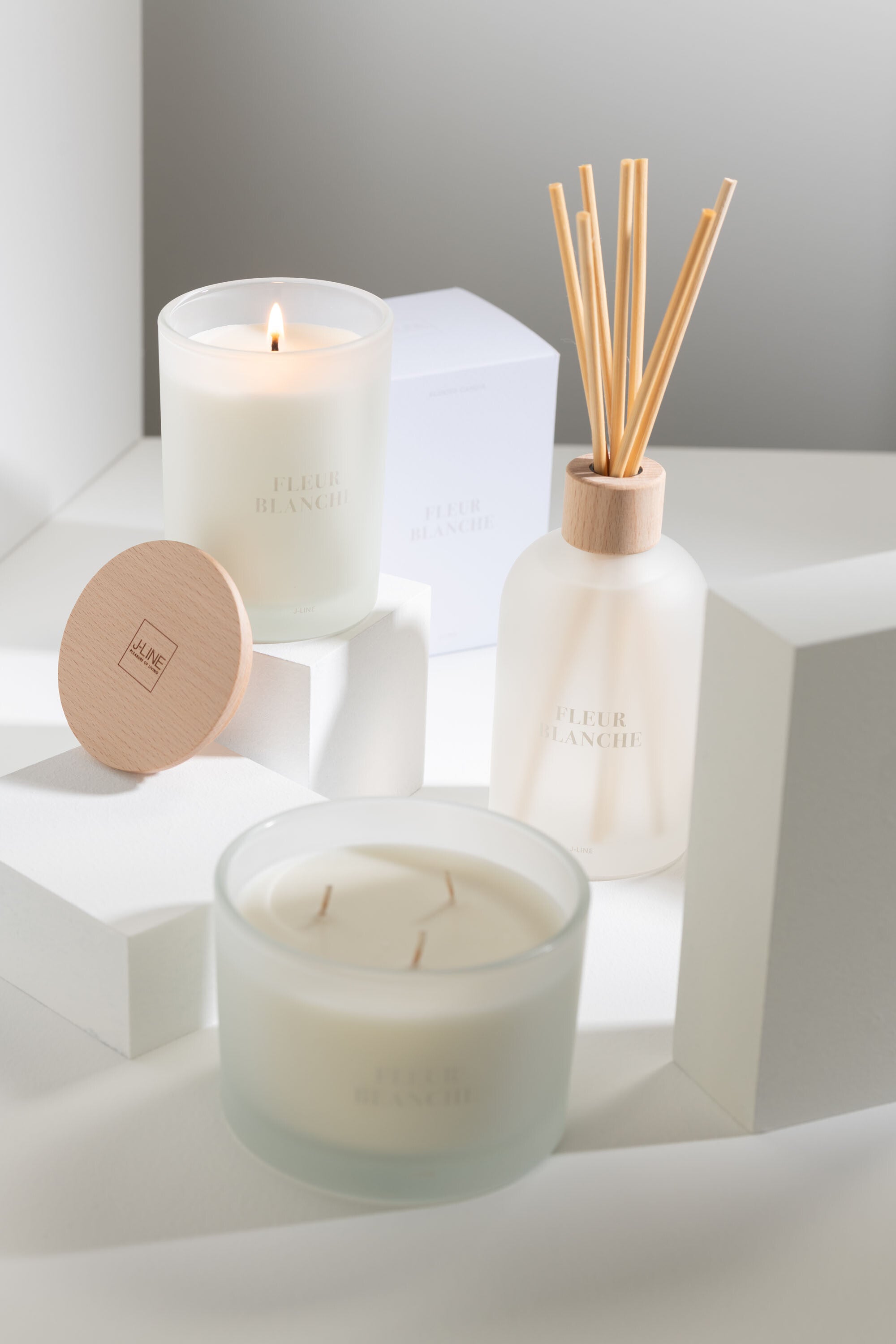 Geurkaars Accords Essentiels Fleur Blanche 38 Uur - Geurkaars - J-Line - livinglovely.nl