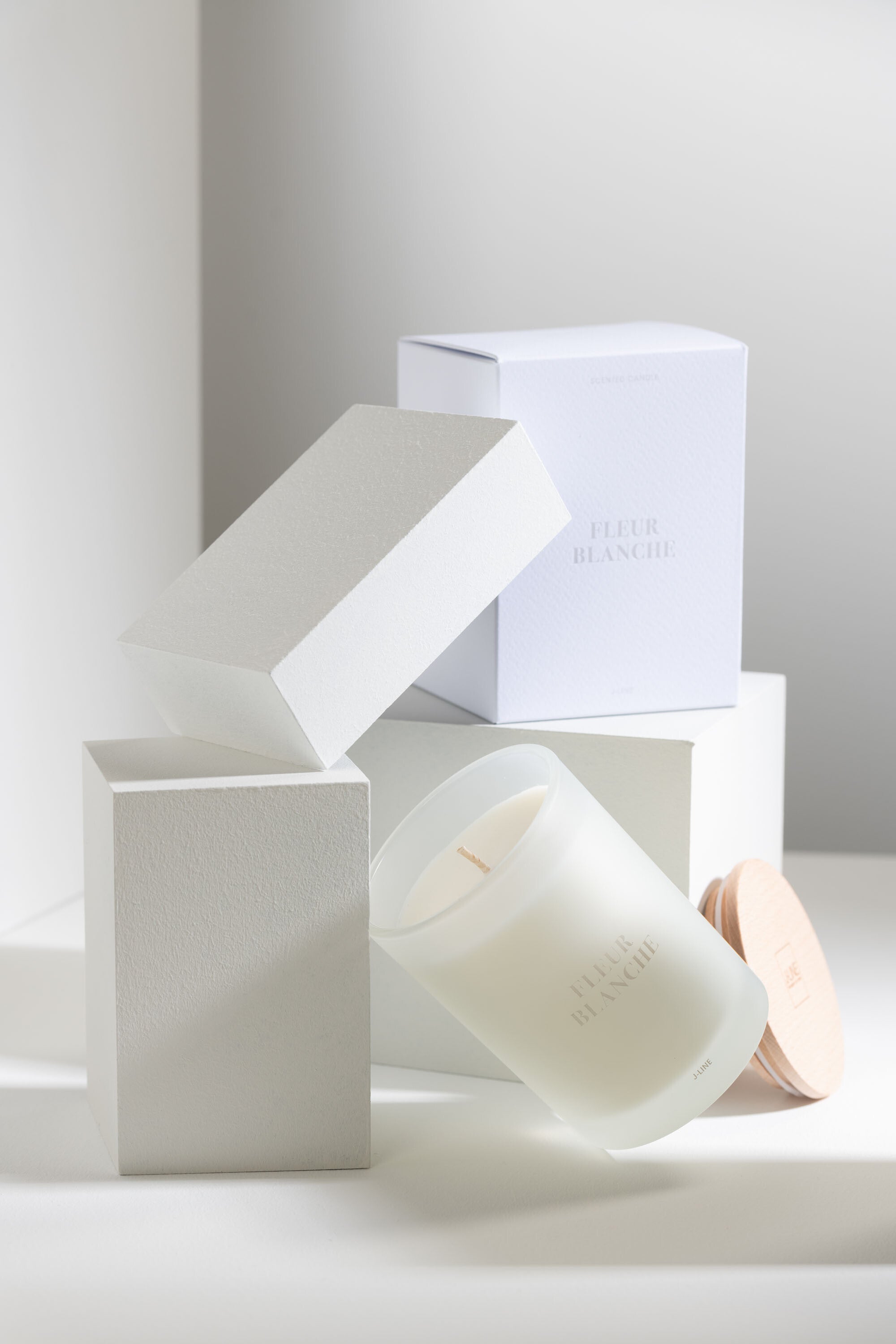 Geurkaars Accords Essentiels Fleur Blanche 38 Uur - Geurkaars - J-Line - livinglovely.nl