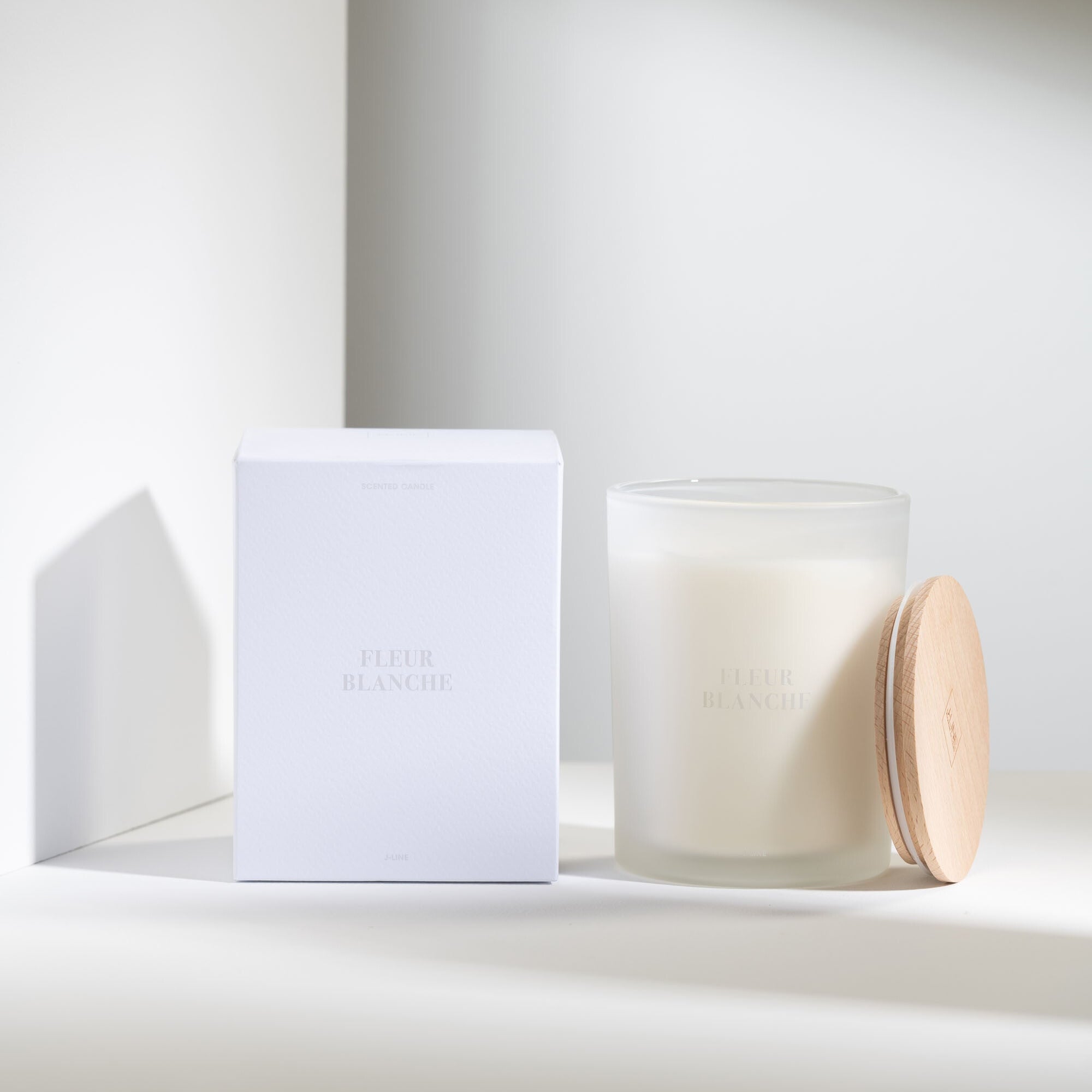 Geurkaars Accords Essentiels Fleur Blanche 52 Uur - Geurkaars - J-Line - livinglovely.nl