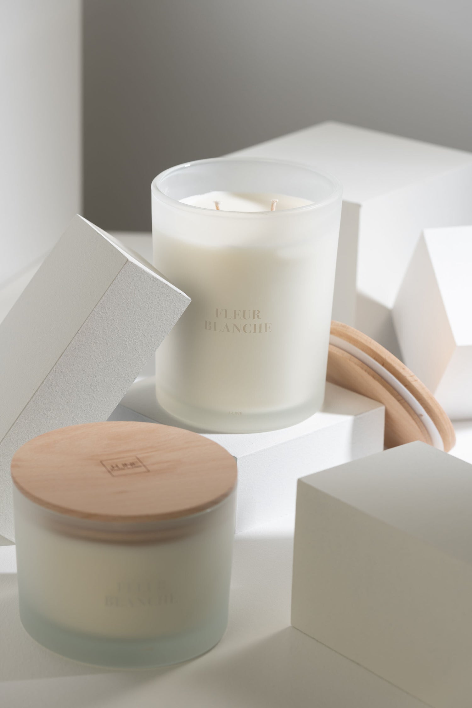 Geurkaars Accords Essentiels Fleur Blanche 52 Uur - Geurkaars - J-Line - livinglovely.nl