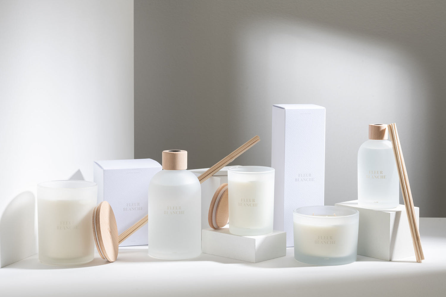 Geurkaars Accords Essentiels Fleur Blanche 52 Uur - Geurkaars - J-Line - livinglovely.nl