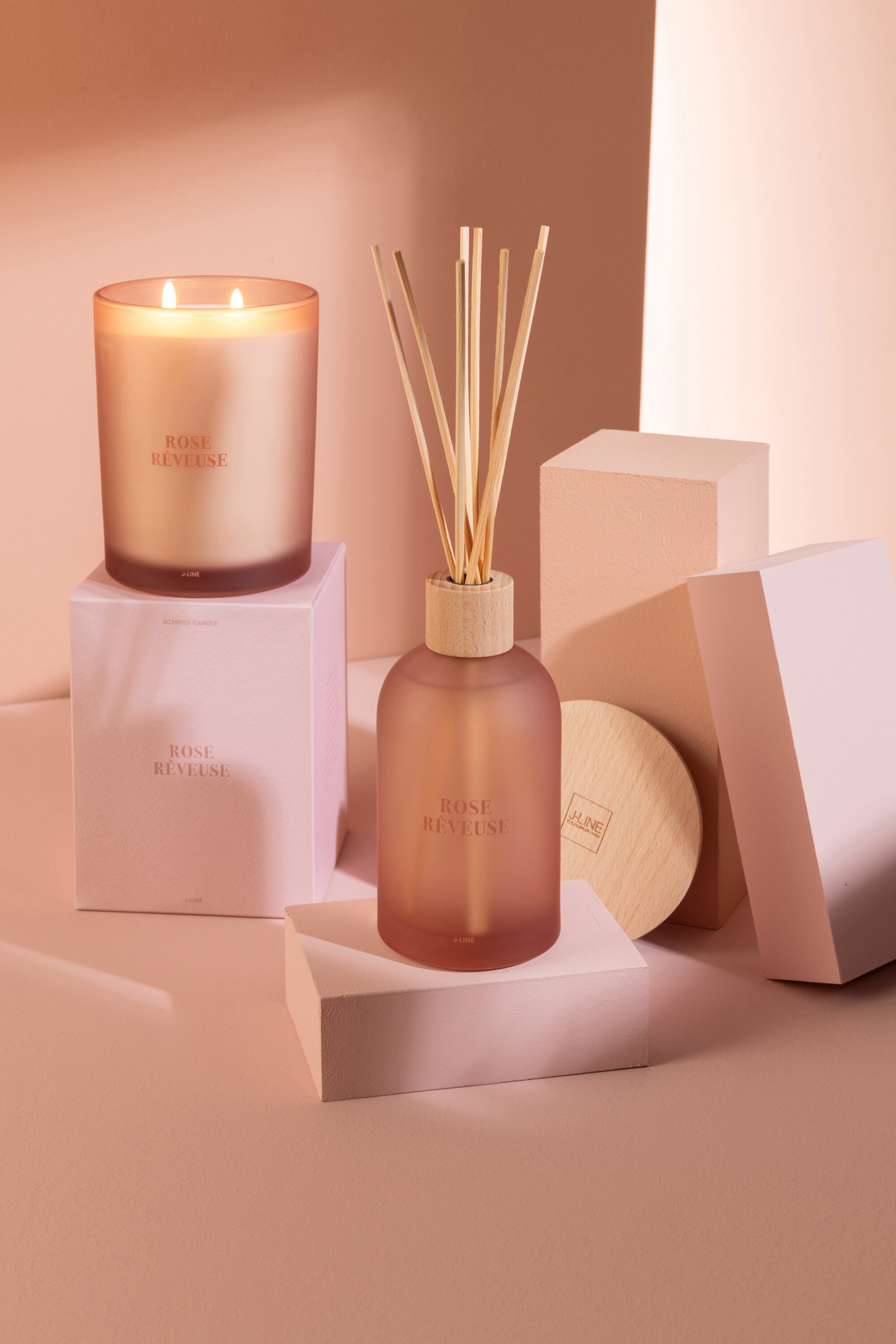 Geurkaars Accords Essentiels Rose Rêveuse 38 Uur - Geurkaars - J-Line - livinglovely.nl