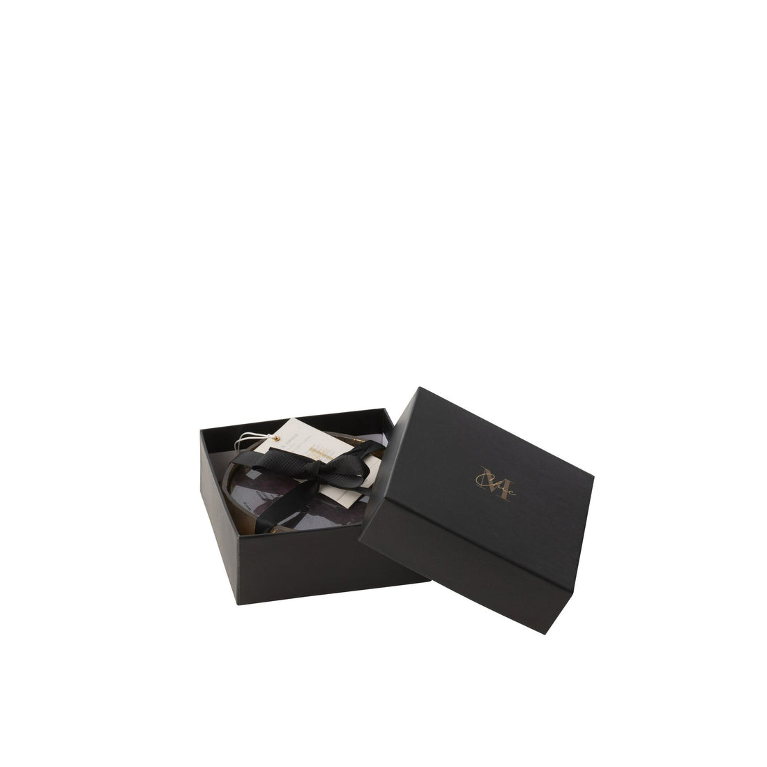 Geurkaars M-Chic Small van J-Line in geopende zwarte cadeaudoos met gouden M logo