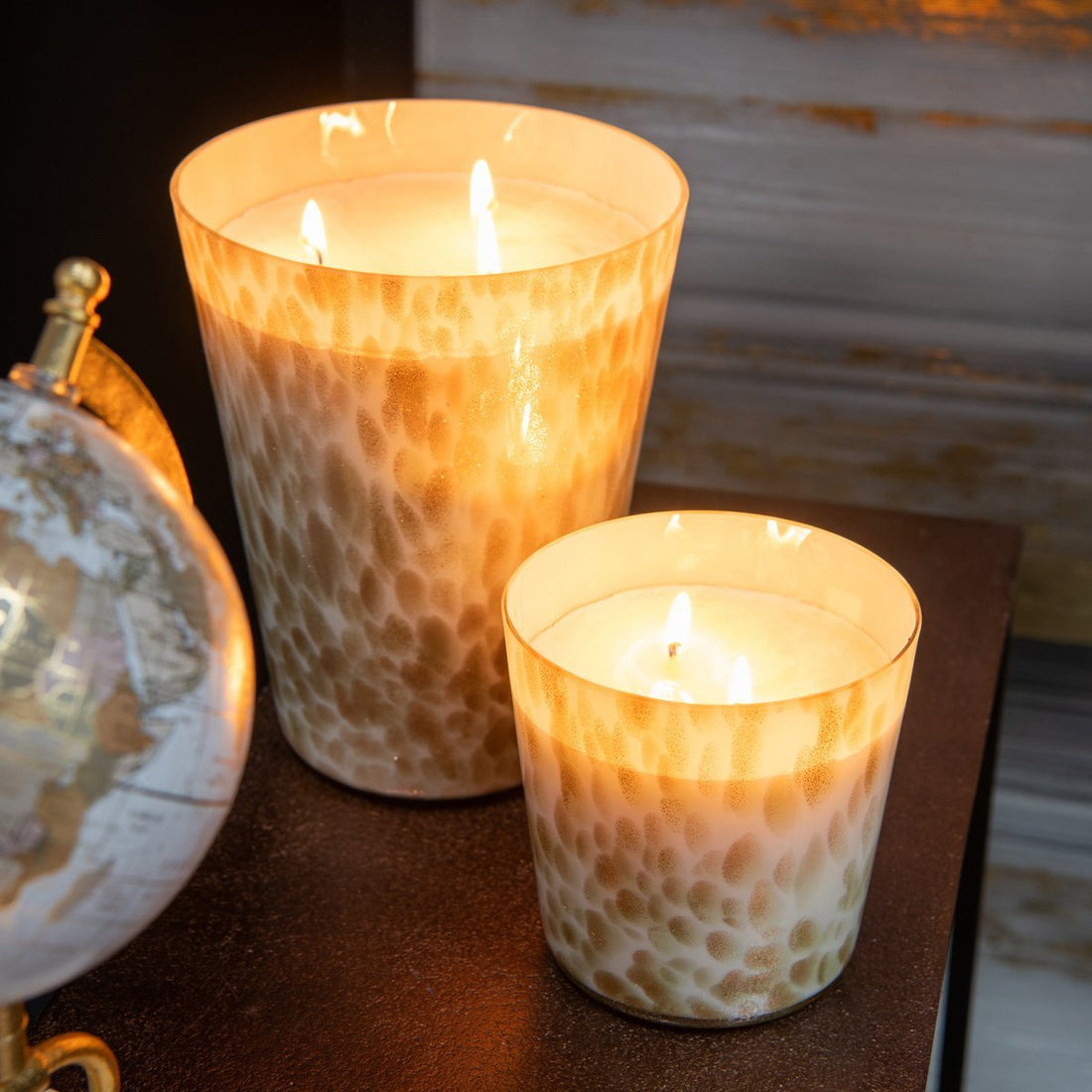 Geurkaars Neon Night Wit/Goud Large - Geurkaars - J-Line - livinglovely.nl