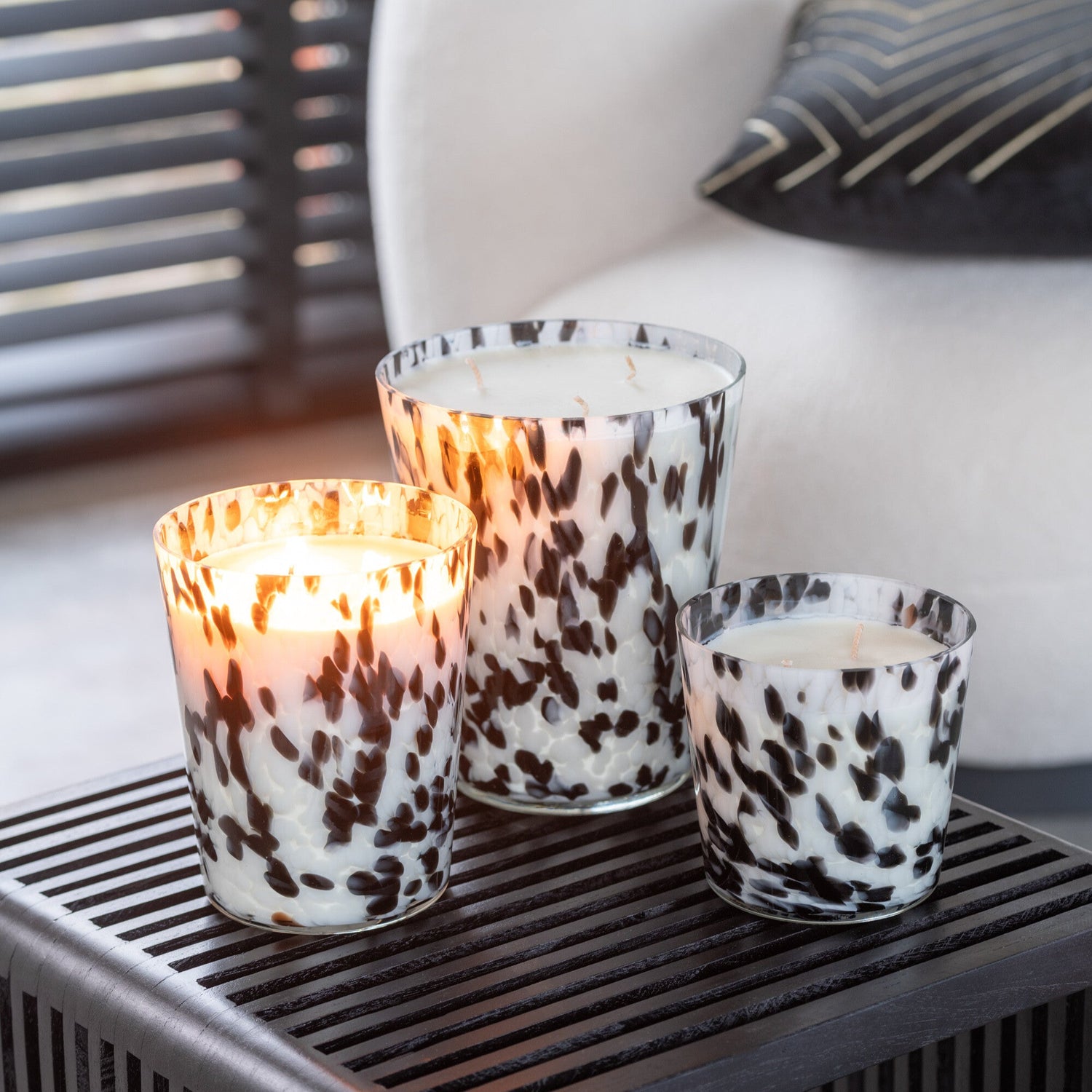 Geurkaars Noa Zwart/Wit Medium-68u J-Line - Geurkaars - J-Line - livinglovely.nl