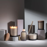 Complete Accords Essentiels Cuir Désir collectie van J-Line met geurkaarsen en geurstokjes