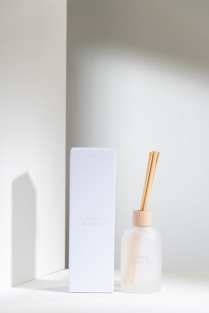 Geurstokjes Accords Essentiels Fleur Blanche 250ml - Geurstokjes - J-Line - livinglovely.nl
