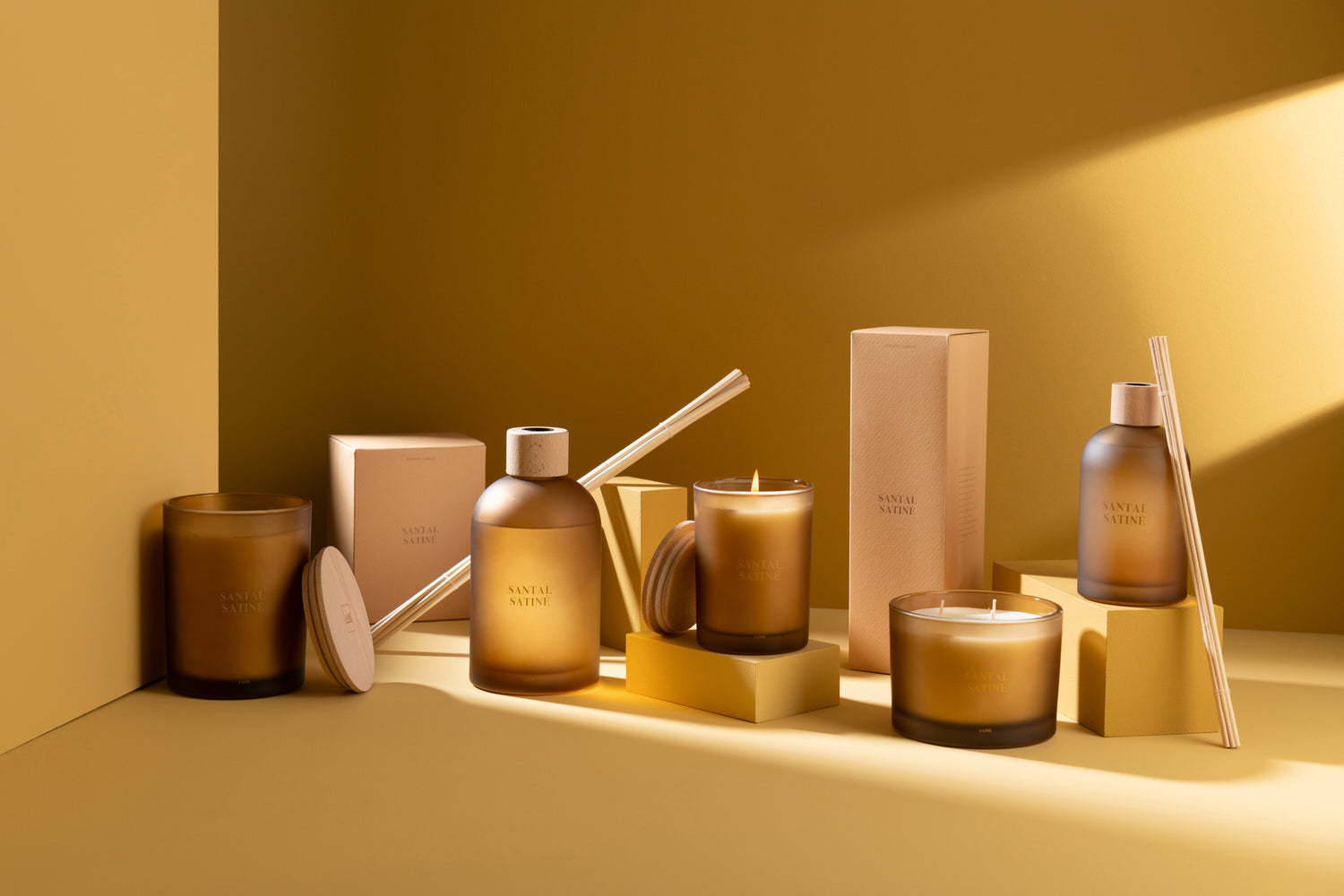 Geurstokjes Accords Essentiels Santal Satiné 250ml - Geurstokjes - J-Line - livinglovely.nl