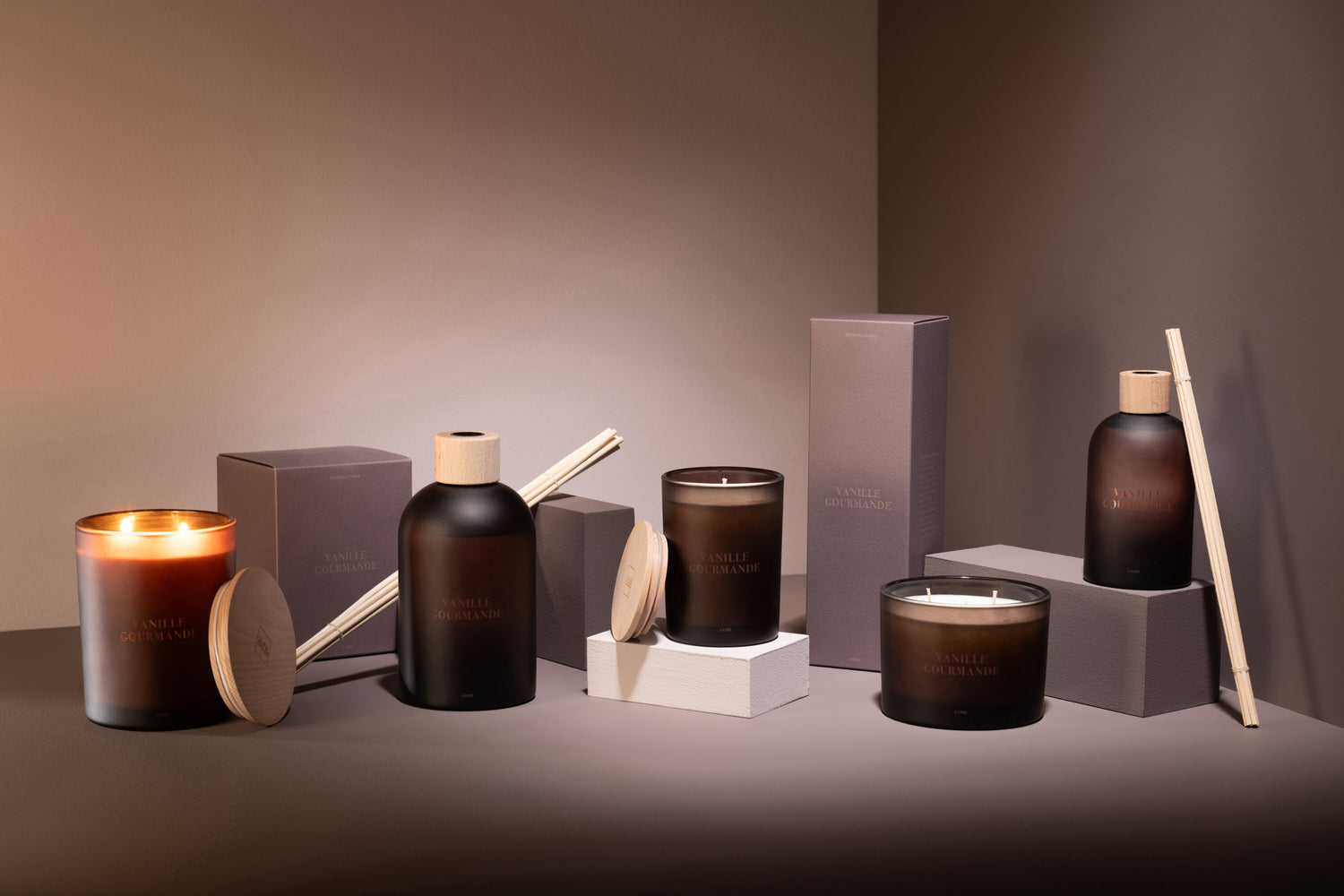 Geurstokjes Accords Essentiels Vanille Gourmande 250ml - Geurstokjes - J-Line - livinglovely.nl