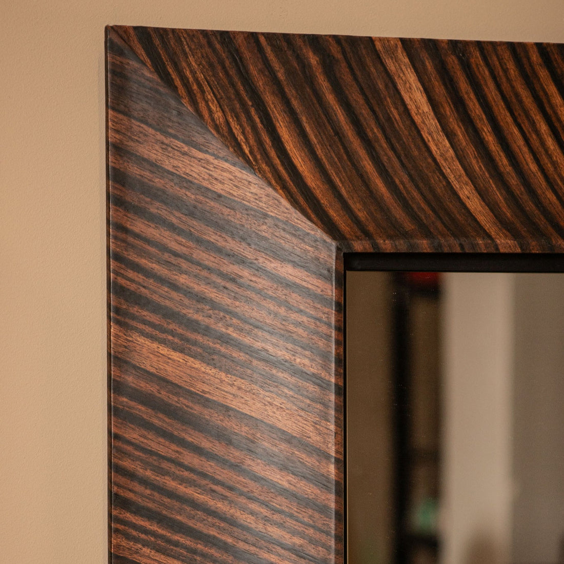 Gezzy Brown Wooden Mirror Curl Frame Square 110x7x110cm PTMD - Spiegel - PTMD - livinglovely.nl