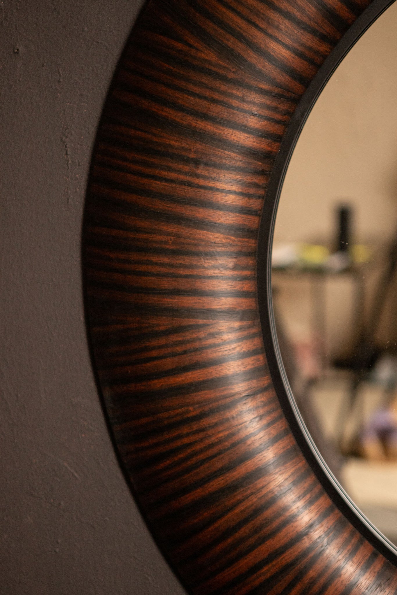 Gezzy Brown Wooden Mirror Thick Frame Round 110.5 x 5.5 x 110.5cm PTMD - Spiegel - PTMD - livinglovely.nl