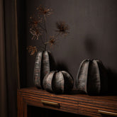 Grayson Black Ceramic Round Ribbed Vase Wide Dia34cmxH34cm PTMD - Vaas - PTMD - livinglovely.nl