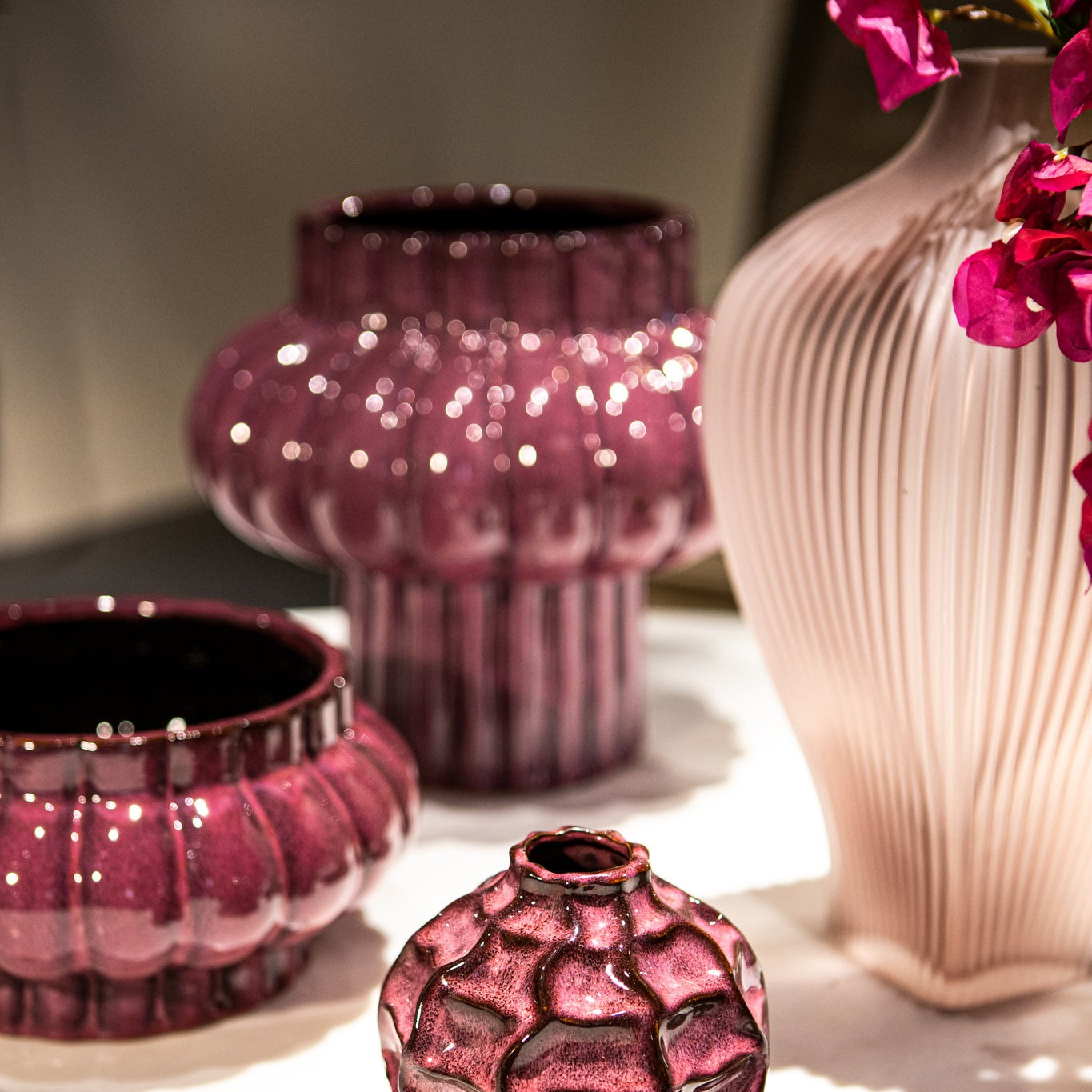 Halde Light Purple Solid Glass Vase Ribbed High Dia19H37cm PTMD - Vaas - PTMD - livinglovely.nl