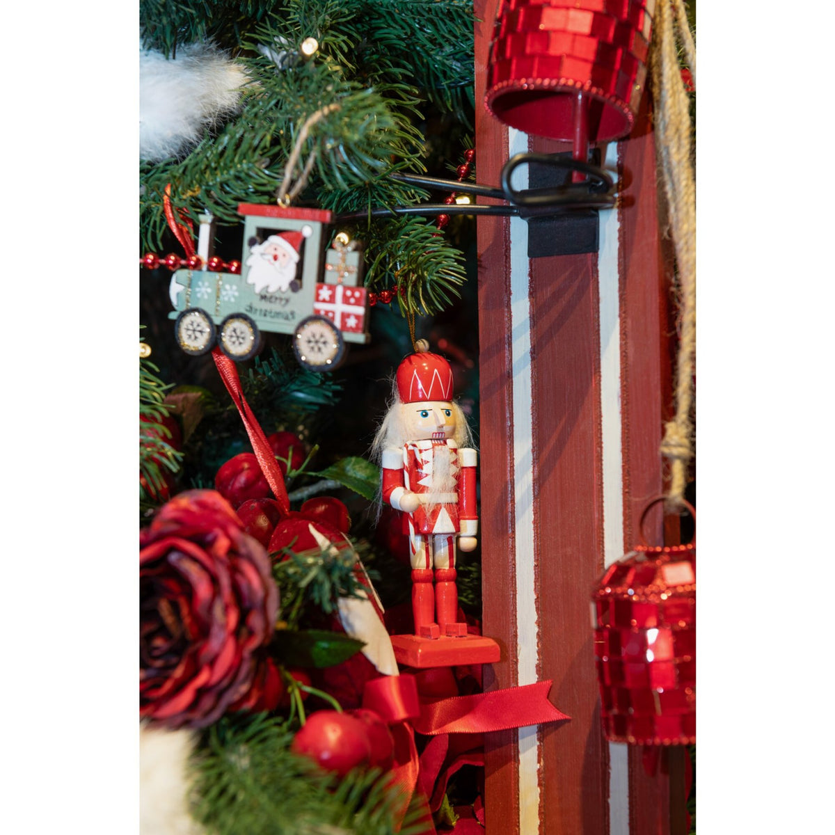 Hanger Notenkraker Dennenhout Rood/Wit Set van 2 J-Line