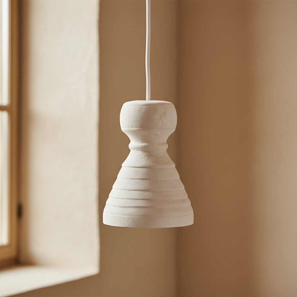 Hanglamp Chalk Kanoi van Raw Materials, naturel lampenkap van papier maché met krijtpoeder