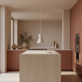 Hanglamp Chalk Kanoi van Raw Materials, naturel hanglamp met matte afwerking in een licht interieur