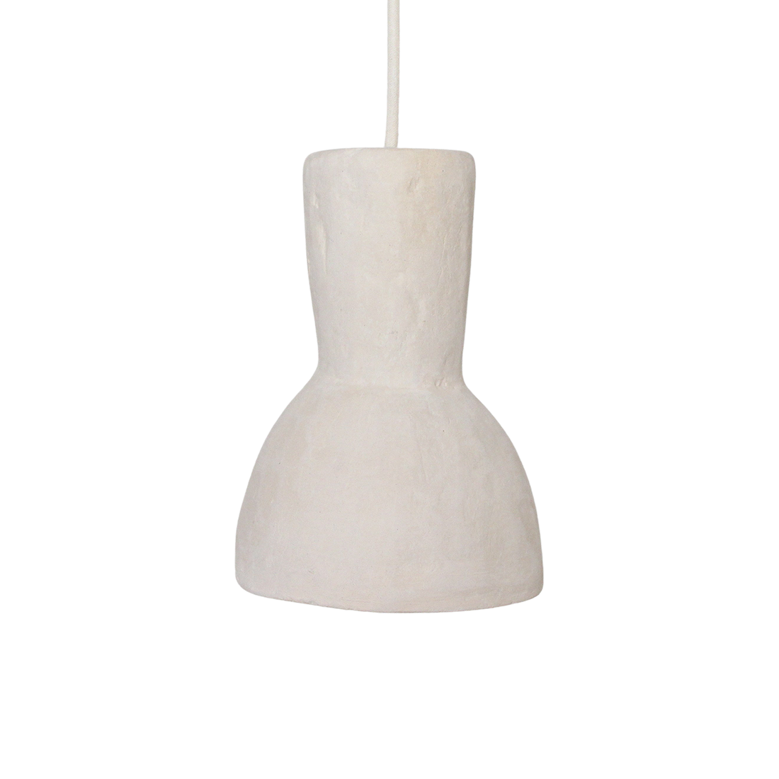 Hanglamp Chalk Moro van Raw Materials, hoge hanglamp in naturel met matte kalkachtige structuur
