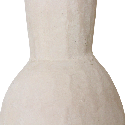 Hanglamp Chalk Moro van Raw Materials, sfeerbeeld van de naturel hanglamp met warme lichtgloed