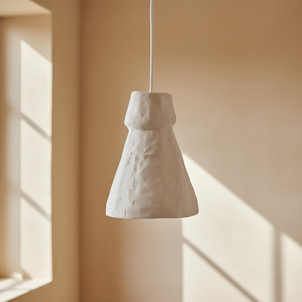 Hanglamp Chalk Pugal van Raw Materials, naturel lampenkap van papier maché met krijtpoeder