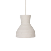 Hanglamp Chalk Sukkur van Raw Materials, ronde hanglamp in naturel met matte kalkachtige structuur