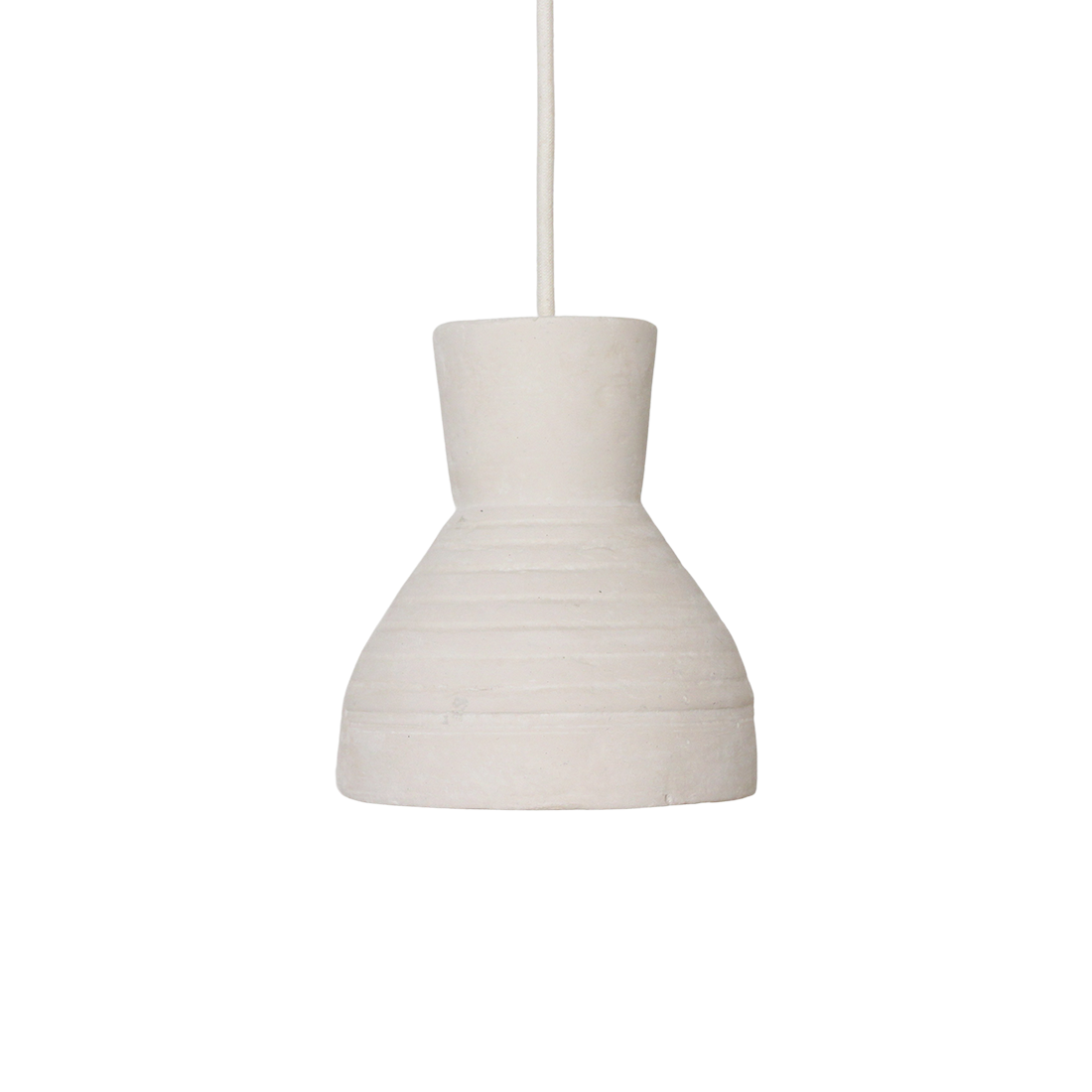 Hanglamp Chalk Sukkur van Raw Materials, ronde hanglamp in naturel met matte kalkachtige structuur