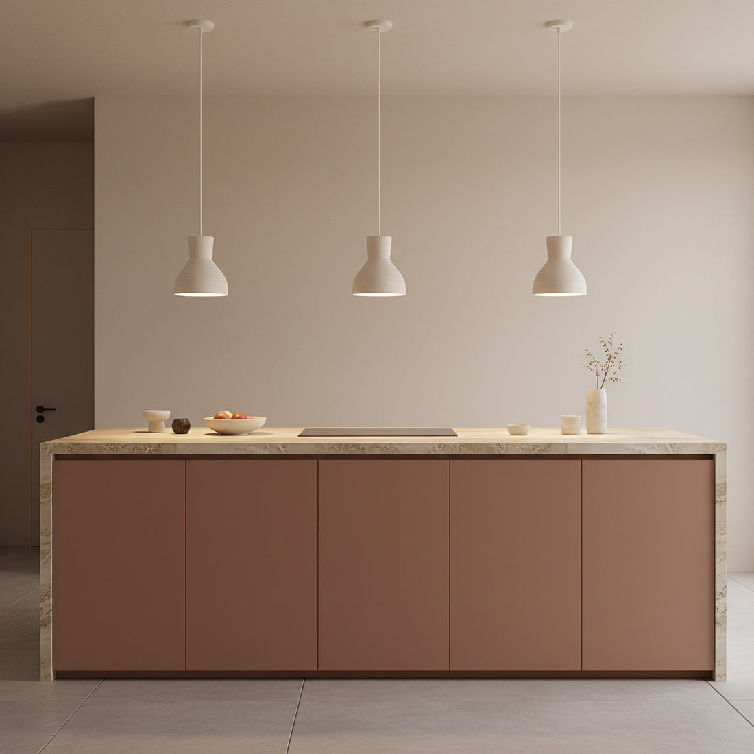 Hanglamp Chalk Sukkur van Raw Materials, naturel hanglamp met matte afwerking in een licht interieur