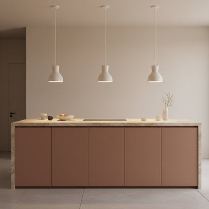 Hanglamp Chalk Sukkur van Raw Materials, naturel hanglamp met matte afwerking in een licht interieur
