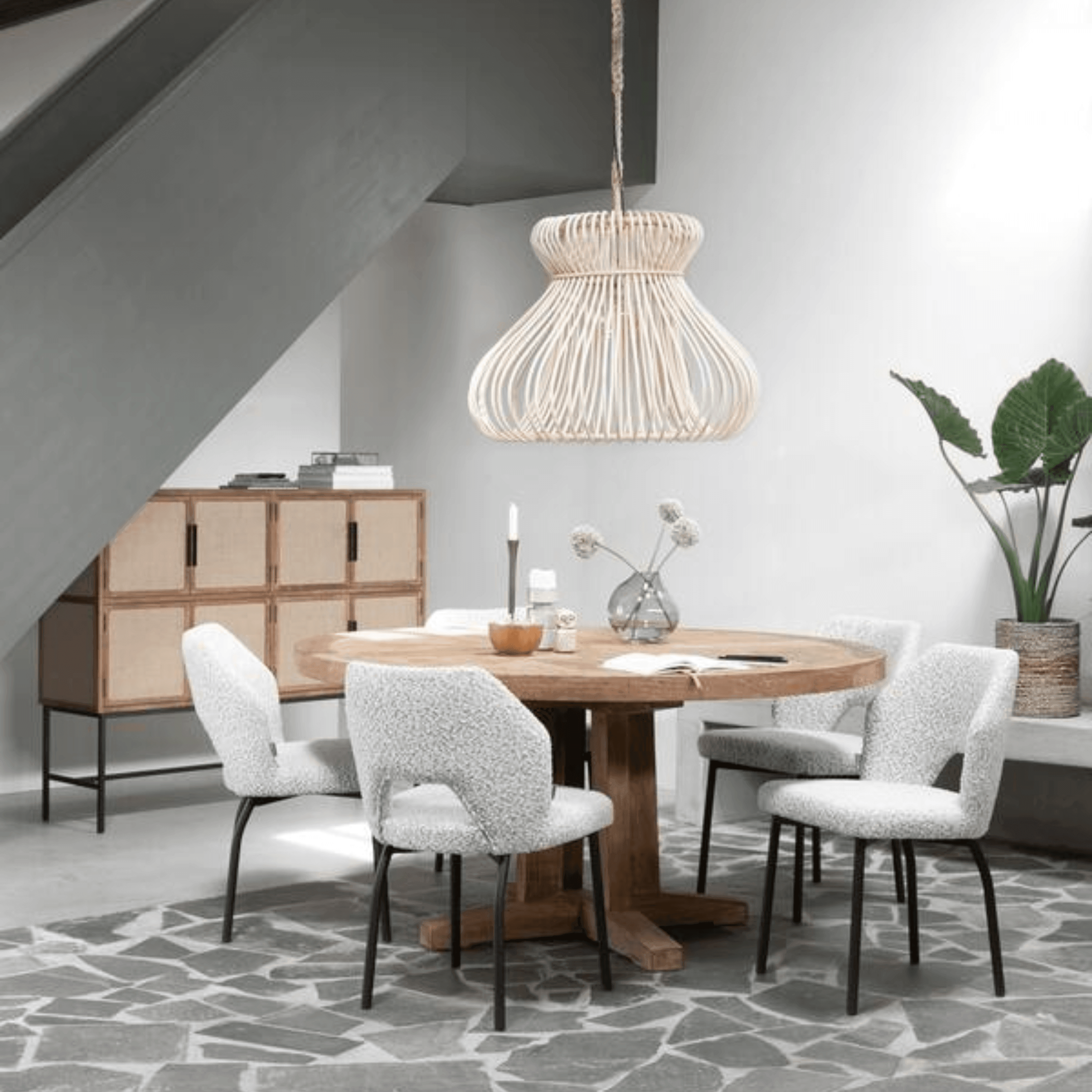 Hanglamp Fungo Large van MUST Living, onderaanzicht met zicht op het grove vlechtwerk