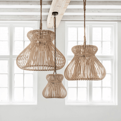 Hanglamp Fungo Large van MUST Living, detail van de onbewerkte kobu rotan met kleurverschillen
