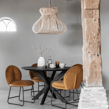 Hanglamp Fungo Large van MUST Living, schuin aanzicht van de naturel rotan koepel