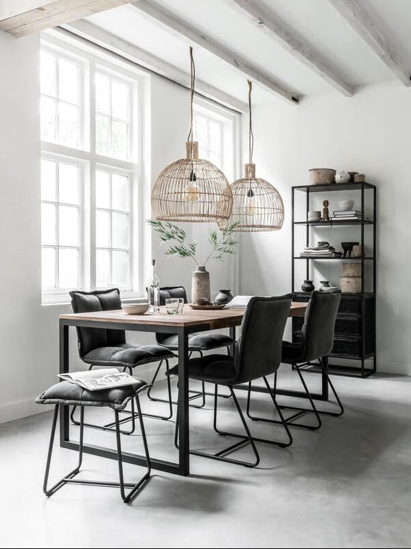 Hanglamp Las Salinas Pitriet Naturel Large van MUST Living, lamp in een lichte woonkamer met natuurlijke materialen