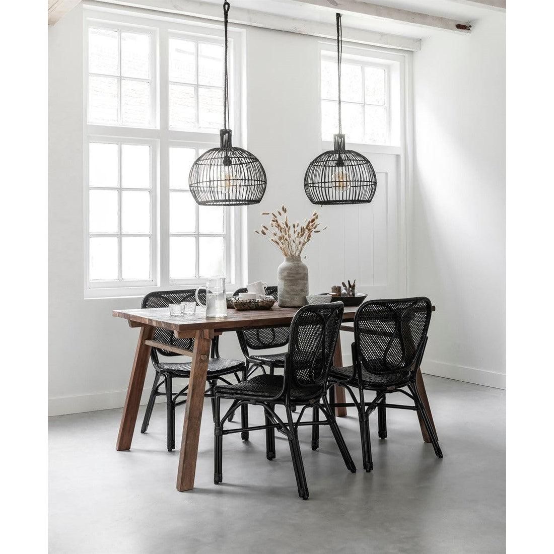 Hanglamp Las Salinas Small van MUST Living, zwarte hanglamp in een sfeervolle interieuropstelling
