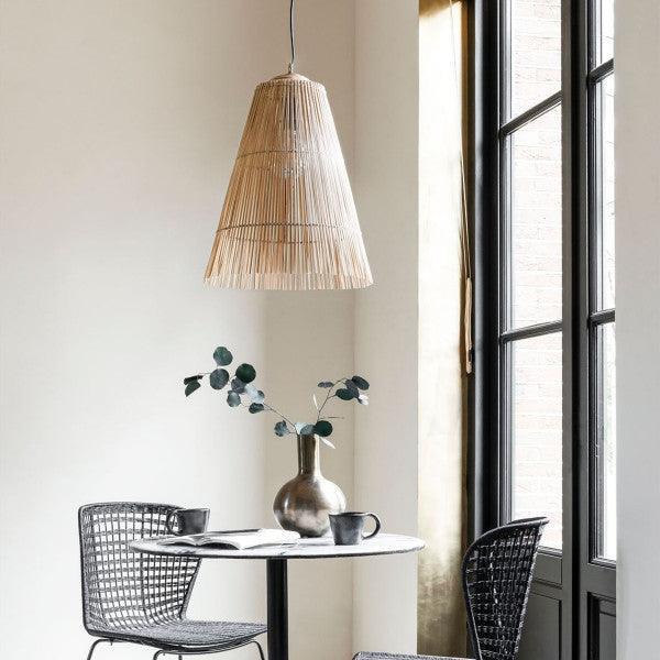Hanglamp Sanur van MUST Living, detail van de fijn gevlochten stengels kokosnootblad