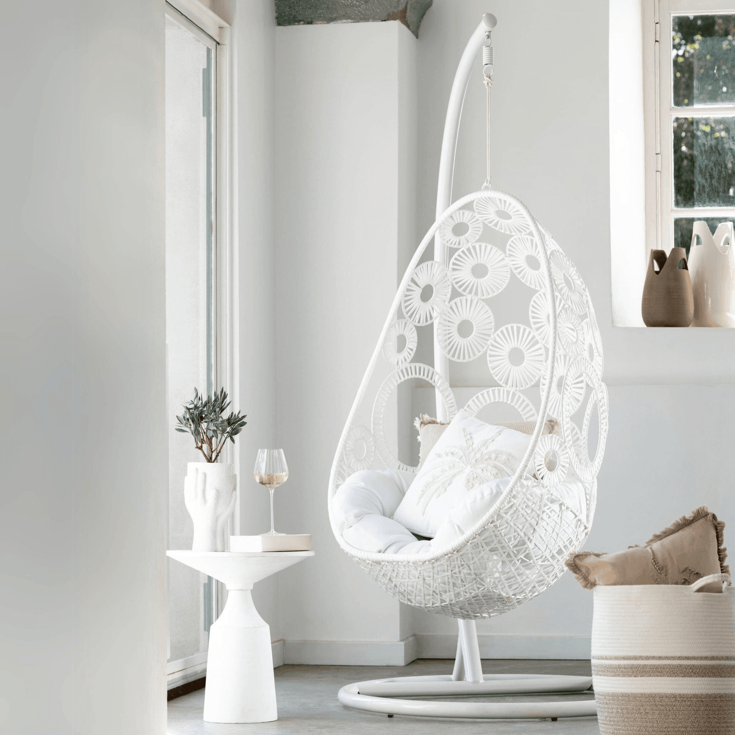 Hangstoel + Kussens Bula Metaal/Riet Wit - Hangstoel - J-Line - livinglovely.nl