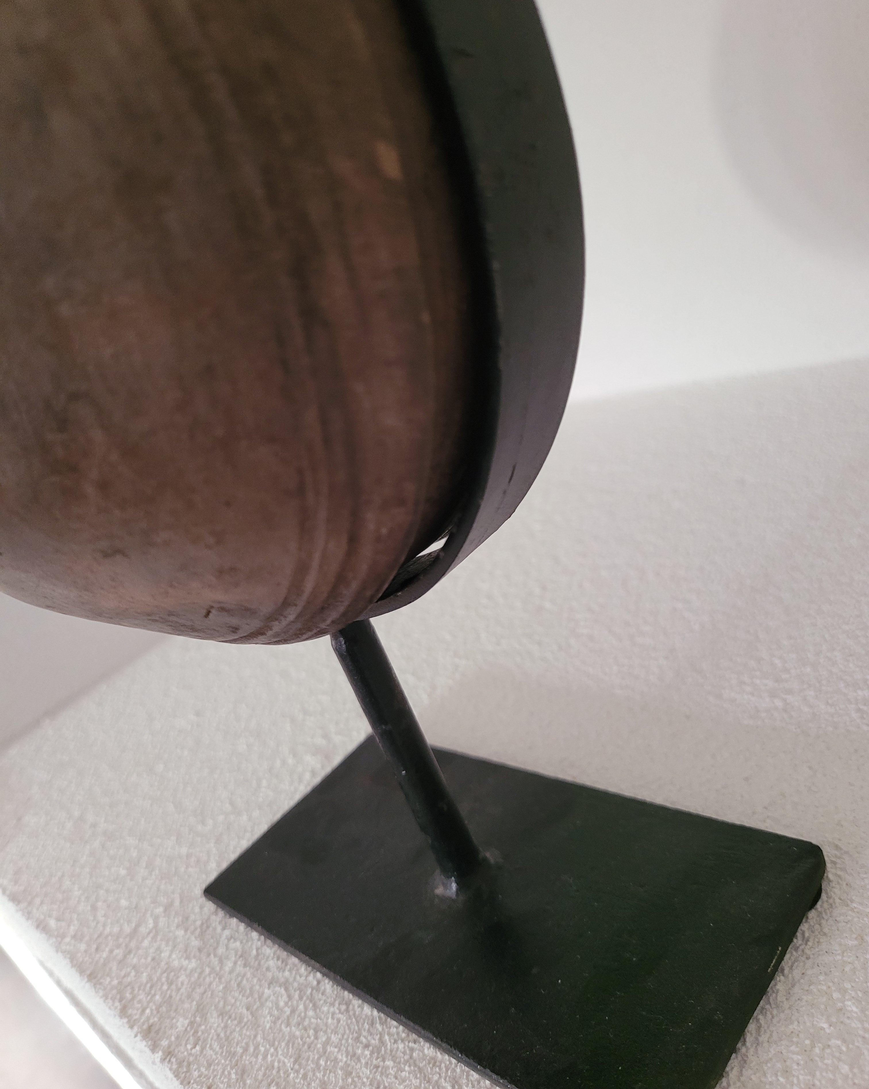 Houten Vaas op voet - Vaas - Living Lovely - livinglovely.nl